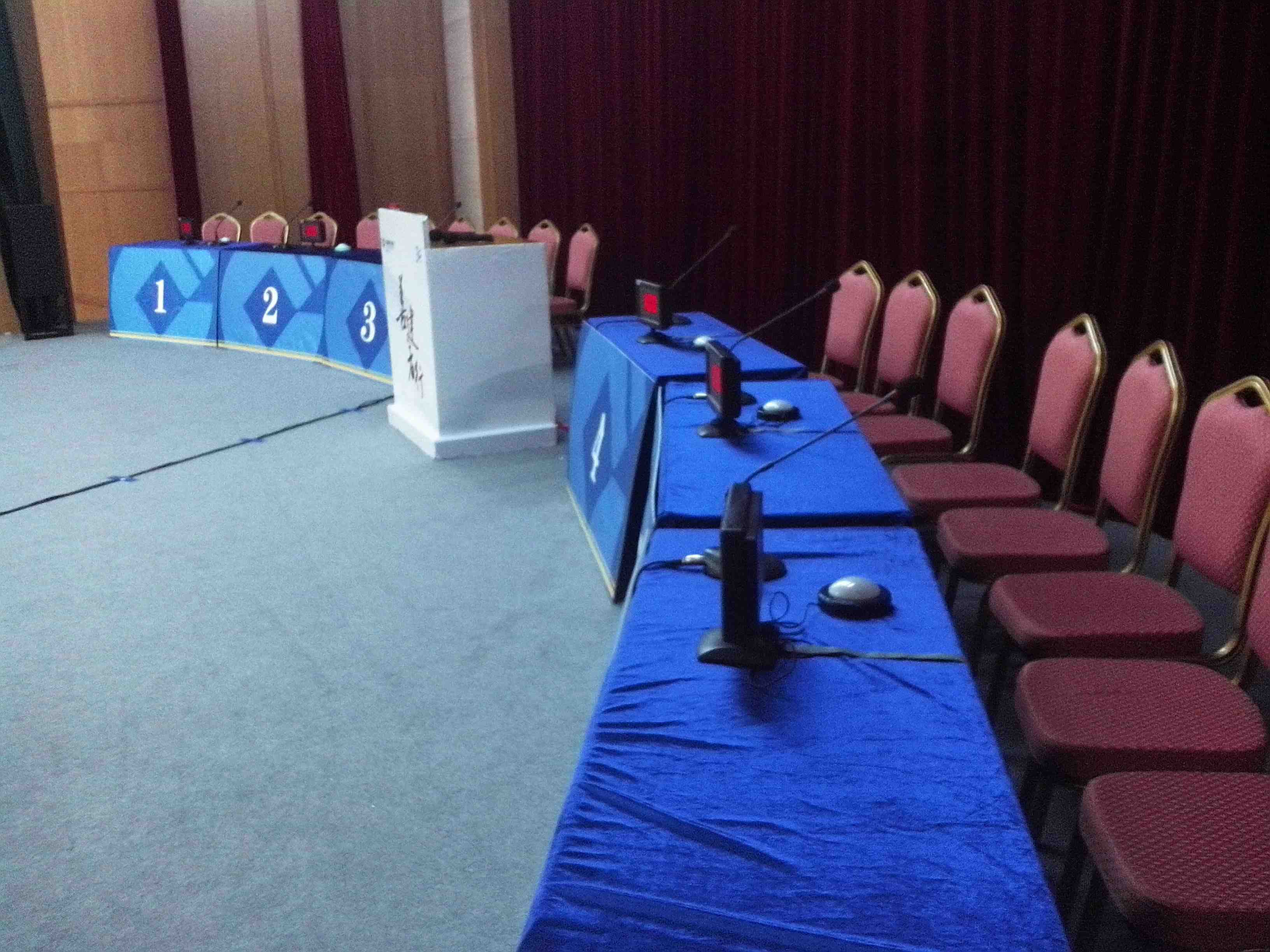 同聲翻譯價(jià)格